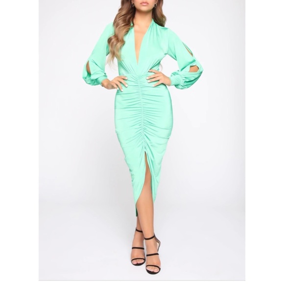 Fashion Nova Dresses & Skirts - Fashion nova ruched Slinky dress!👗